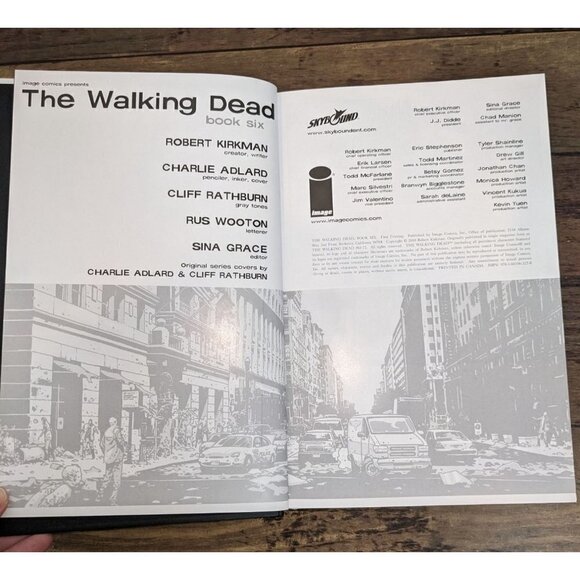 The Walking Dead by Robert Kirkman (2010, Hardcover) Book 6 - Picture 4 of 7